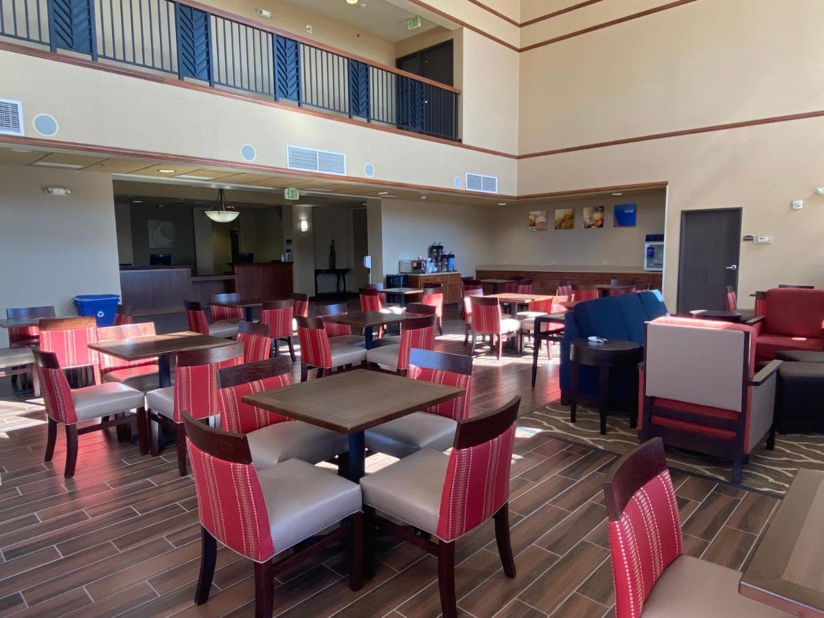 Comfort Inn & Suites Goodland Екстериор снимка